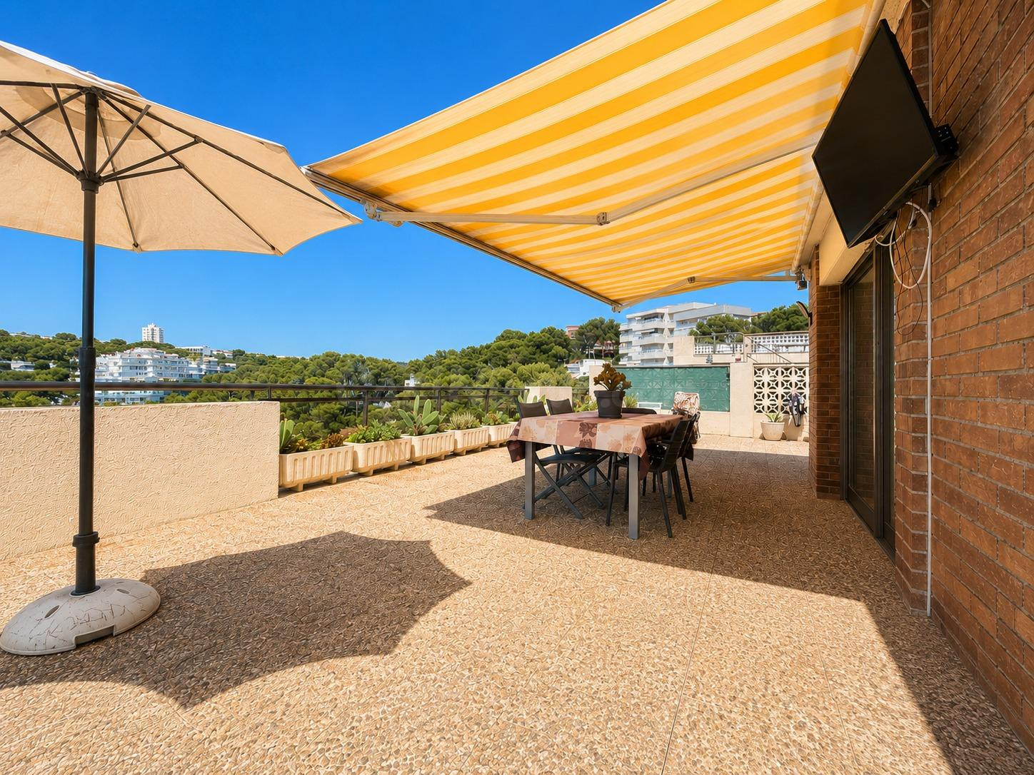 Exclusivo piso con gran solárium privado y vistas al Mar en  - foto 3