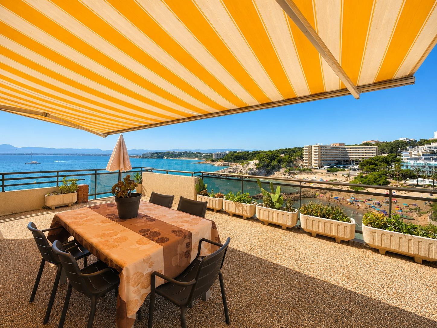 Exclusivo piso con gran solárium privado y vistas al Mar en  - foto 4