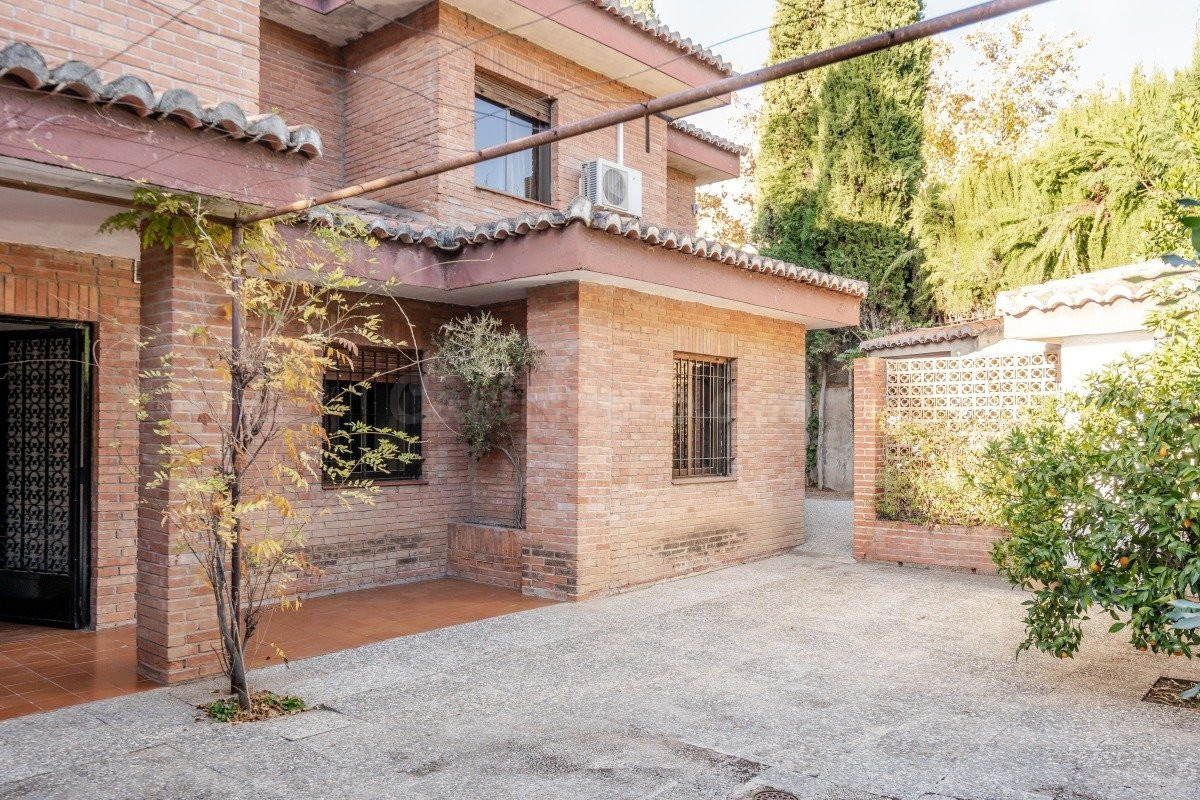 chalet independiente con la mejor parcela en la prestigiosa  - foto 3
