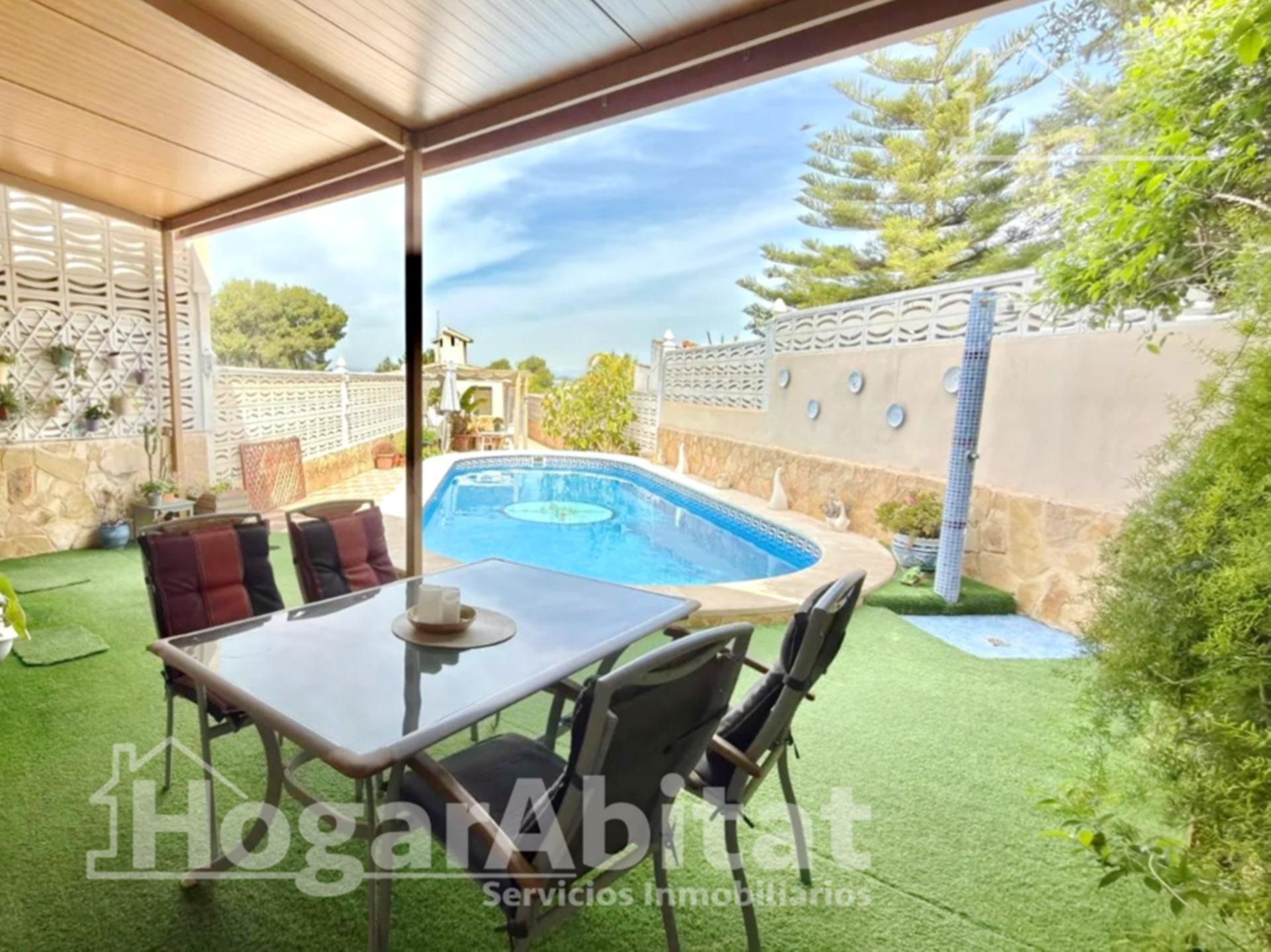 MAGNIFICO ADOSADO CON PISCINA, BARBACOA Y TERRAZA