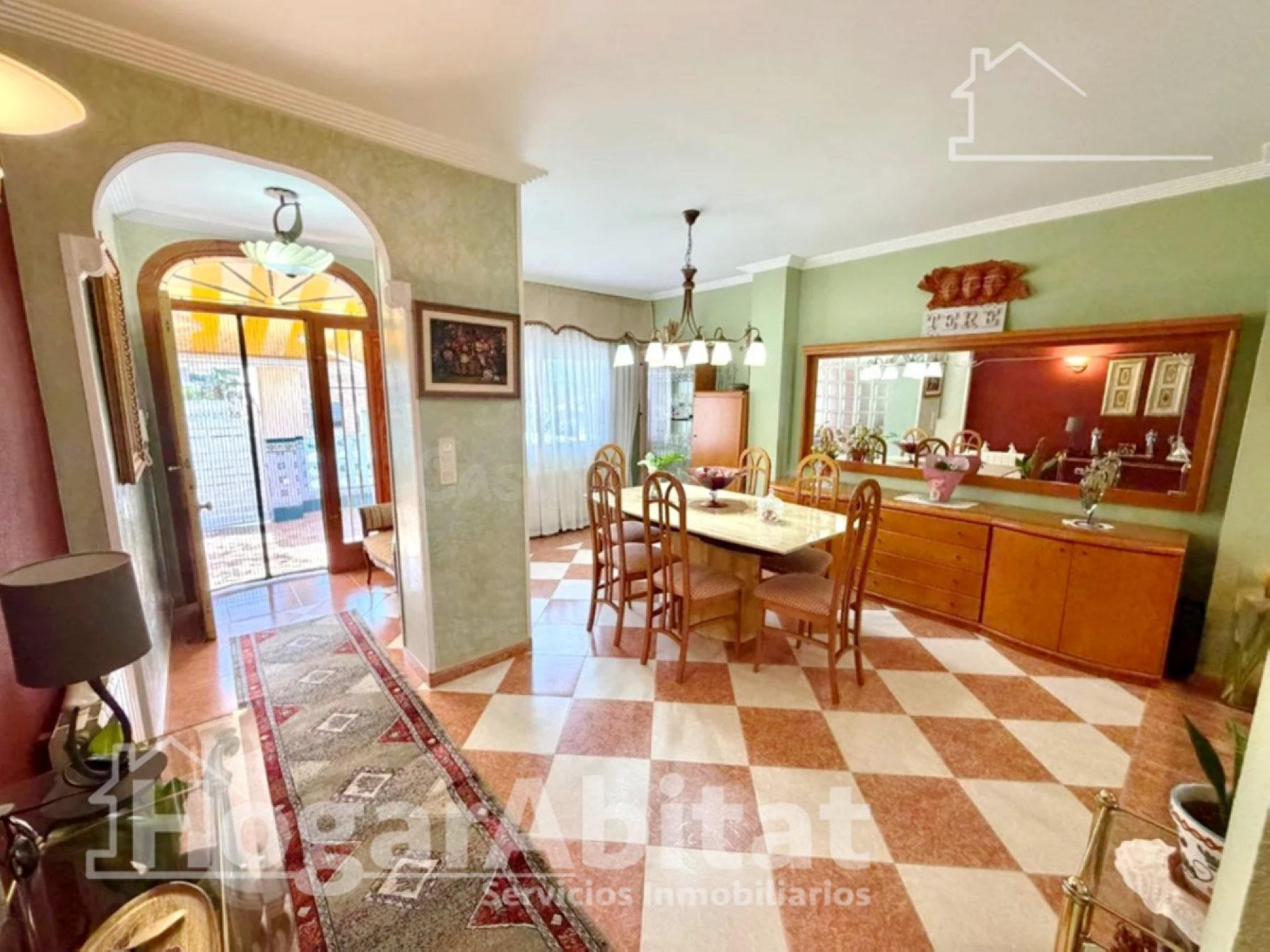 MAGNIFICO ADOSADO CON PISCINA, BARBACOA Y TERRAZA - foto 4