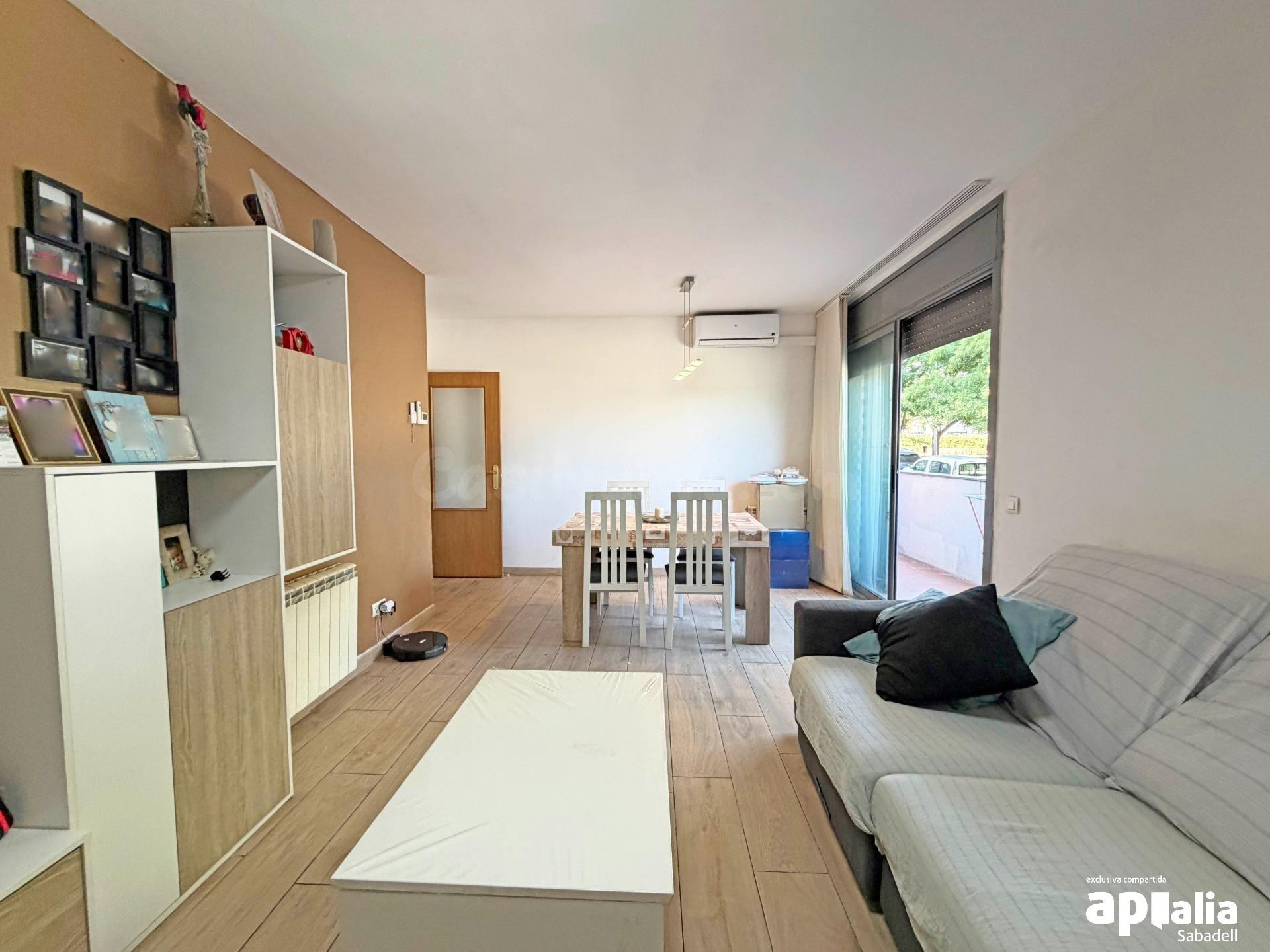 FANTÁSTICO PISO EN VENTA CON PARQUING EN PARC EUROPA. BARBER