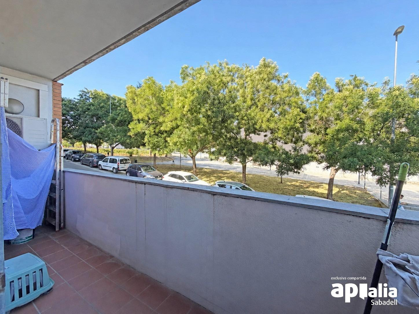 FANTÁSTICO PISO EN VENTA CON PARQUING EN PARC EUROPA. BARBER - foto 4