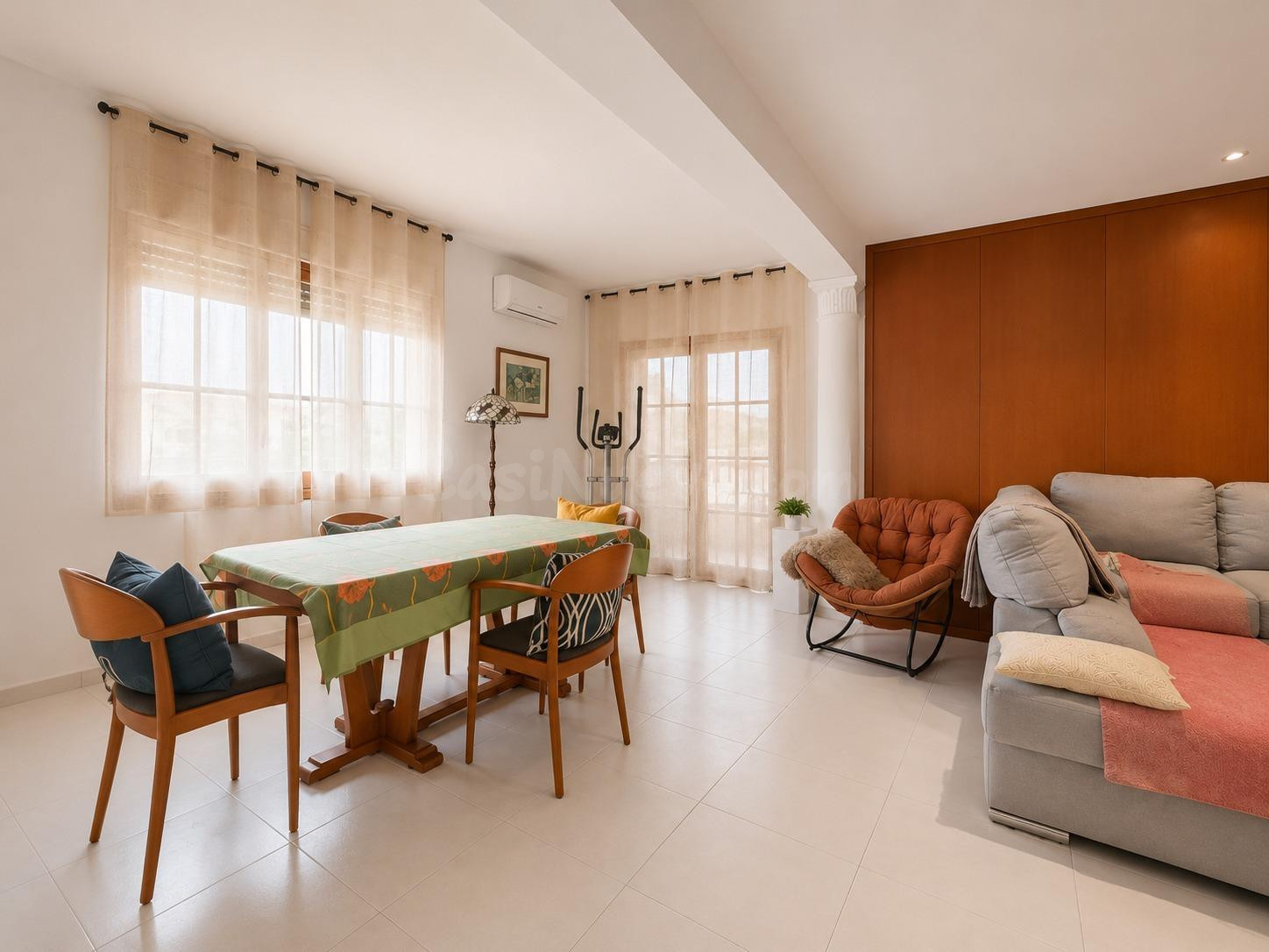 Exclusiva casa de 5 habitaciones con múltiples espacios en M