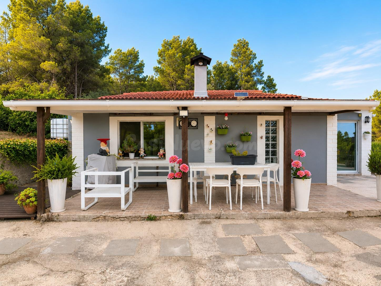 Casa con encanto, amplio terreno y múltiples posibilidades e - foto 4