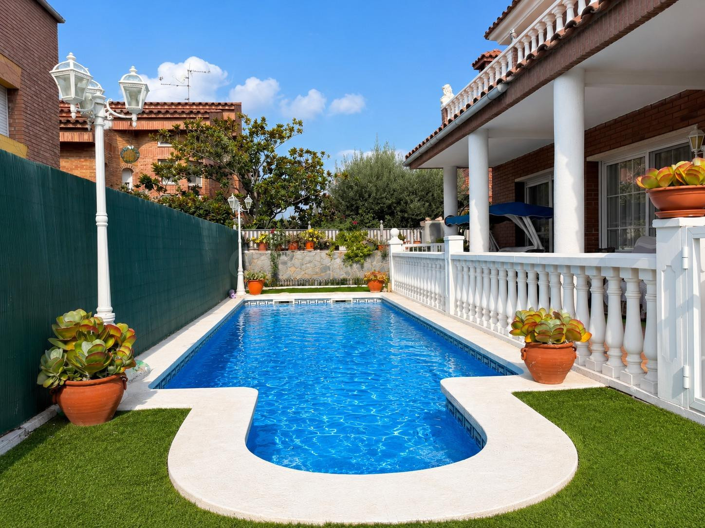 Chalet independiente con piscina, jardín y garaje para 4 coc