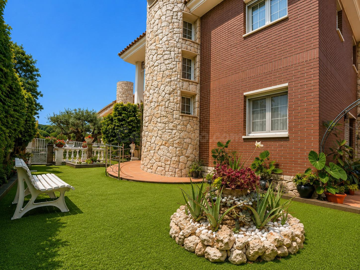 Chalet independiente con piscina, jardín y garaje para 4 coc - foto 3