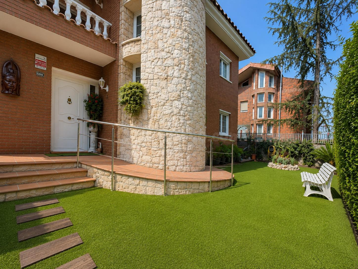 Chalet independiente con piscina, jardín y garaje para 4 coc - foto 5