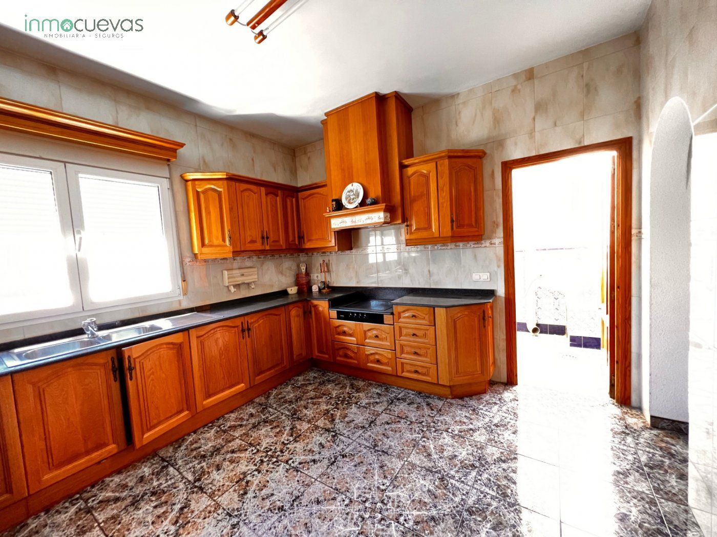 CASA DE GRANDES DIMENSIONES - foto 2