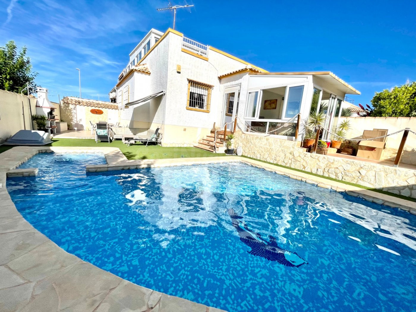 ESPECTACULAR CHALET TODO CON MUCHO ENCANTO, REFORMADO CON PI