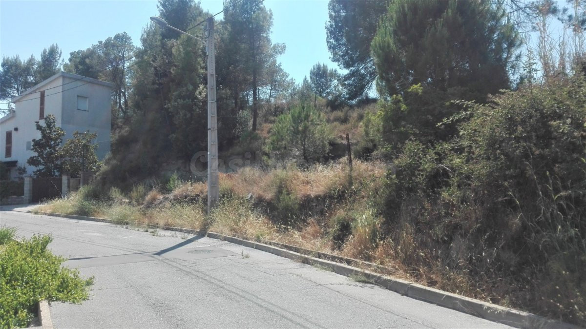 TERRENO EDIFICABLE EN NAVARCLES - foto 2