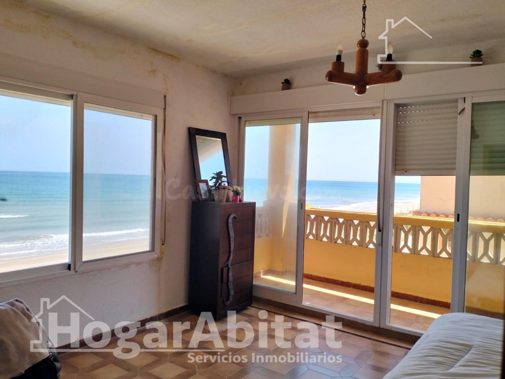 ¡PRIMERA LINEA DE LA PLAYA! CHALET CON 4 TERRAZAS Y GARAJE - foto 2