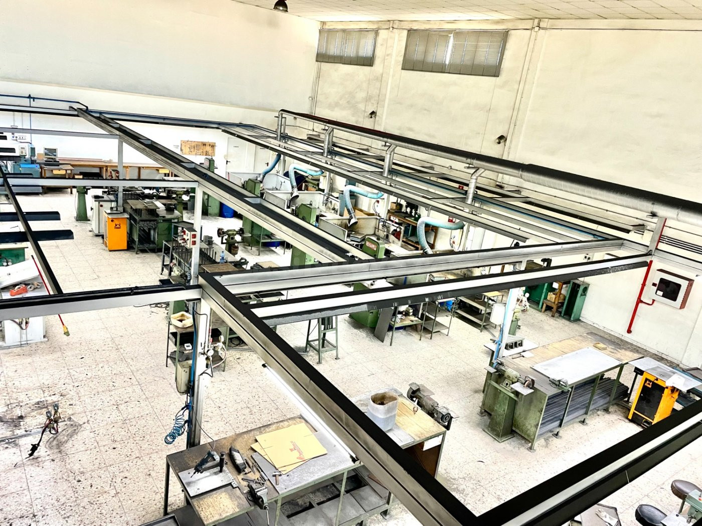 NAVE TOTALMENTE EQUIPADA , CON OFICINAS, DESPACHOS EN EL POL - foto 4