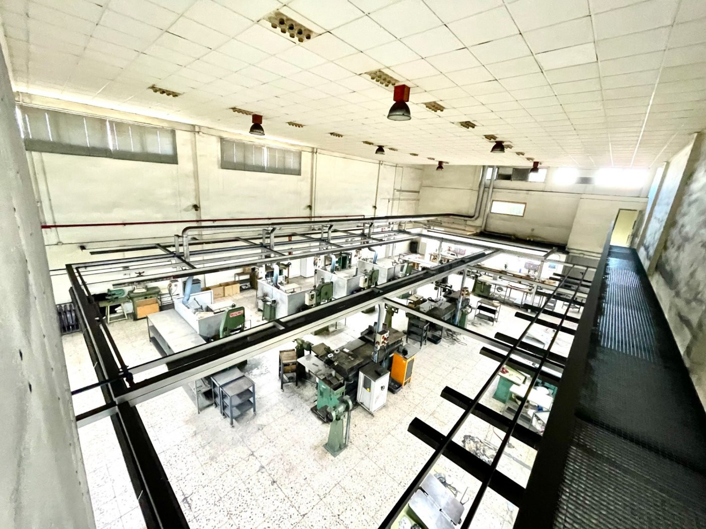 NAVE TOTALMENTE EQUIPADA , CON OFICINAS, DESPACHOS EN EL POL - foto 5