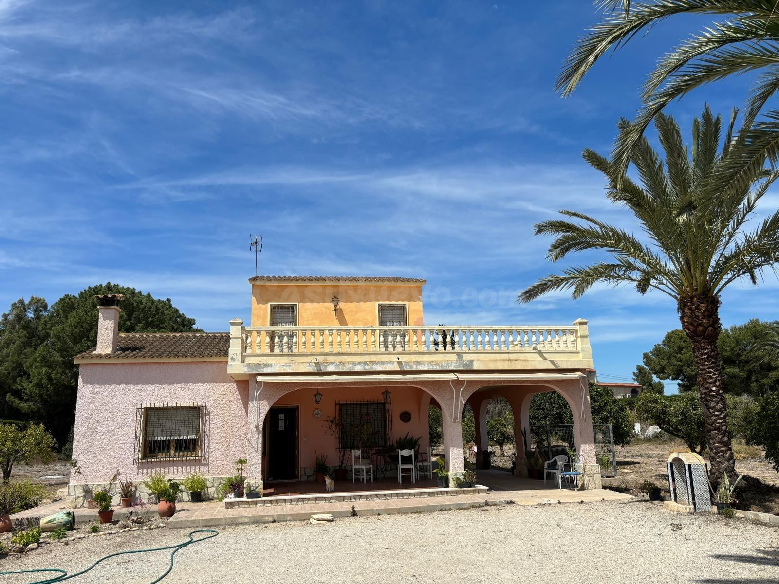 Bienvenido al chalet de tus sueños en Alzabares