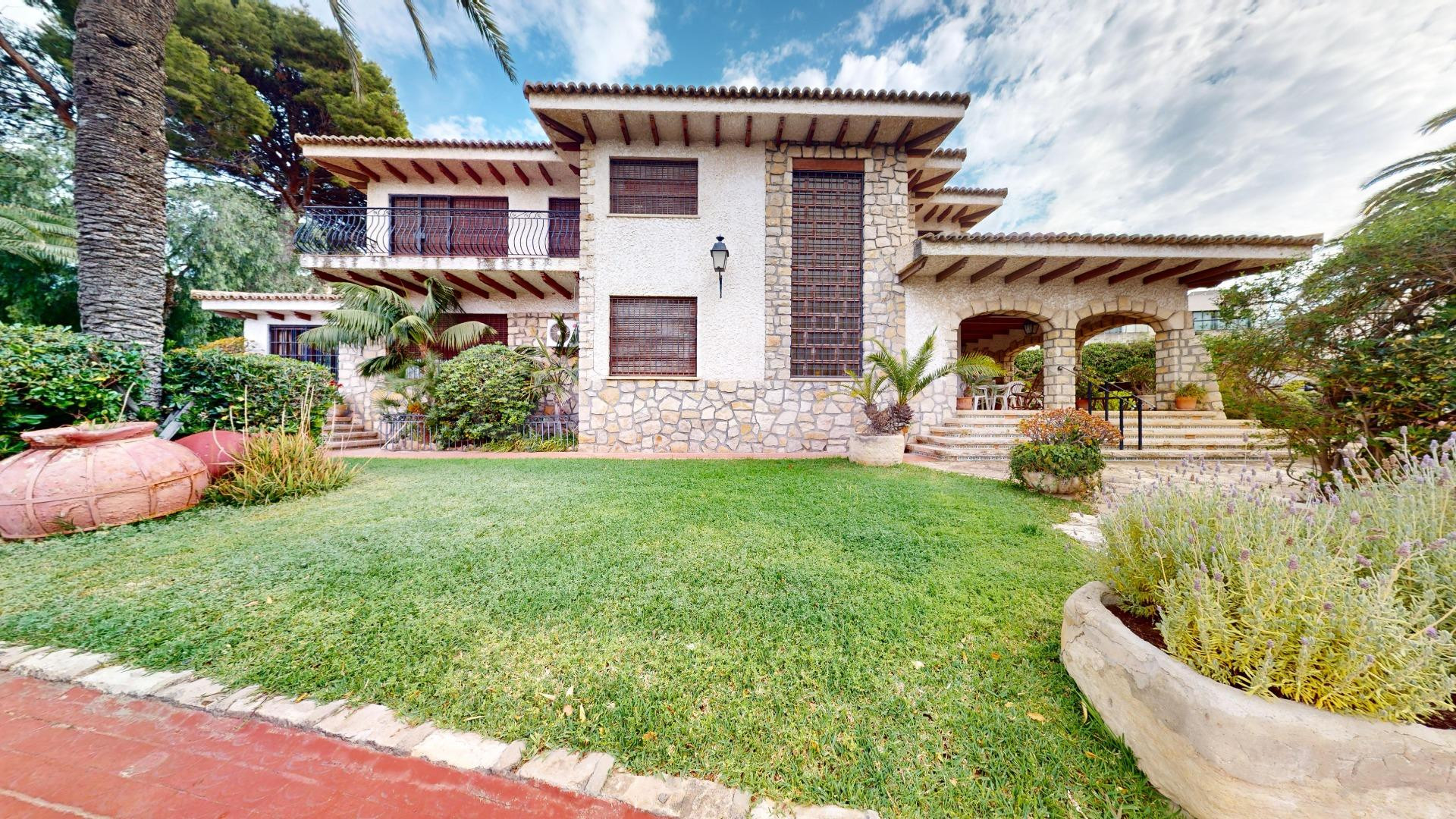 CHALET MASIA EN PLENO ALICANTE, ALGO UNICO Y ESPECIAL,... NO
