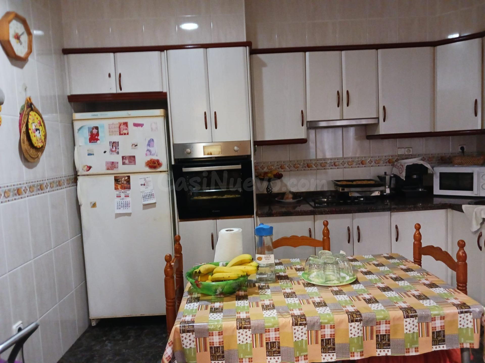 ¡GRAN CASA DE DOS PLANTAS CON 274 m2, PATIO Y TERRAZAS EN LA