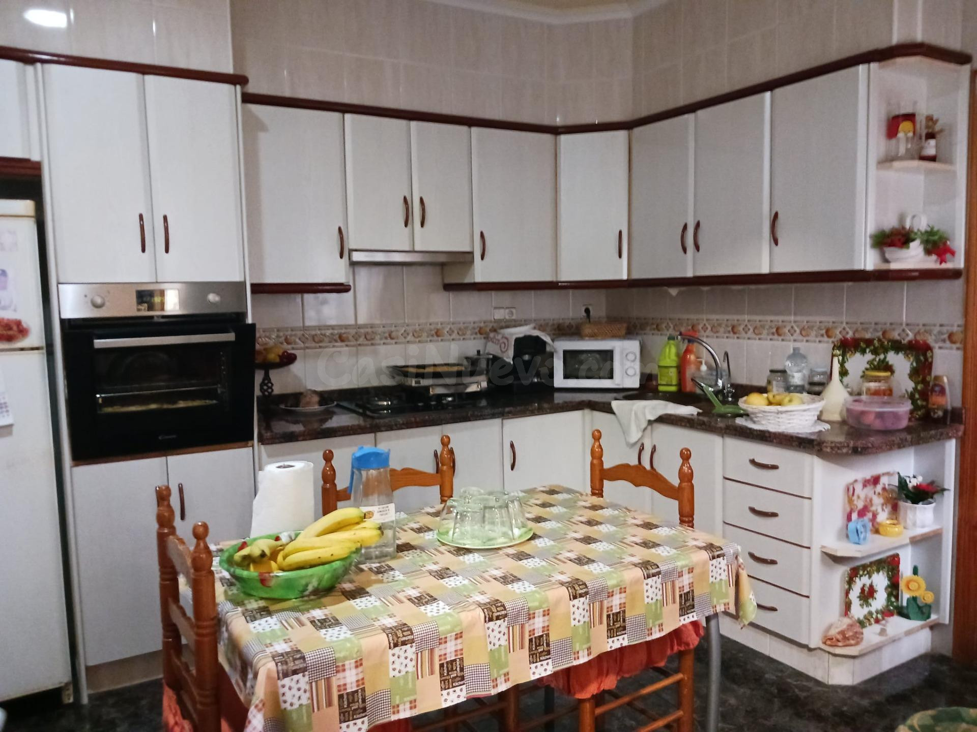 ¡GRAN CASA DE DOS PLANTAS CON 274 m2, PATIO Y TERRAZAS EN LA - foto 2