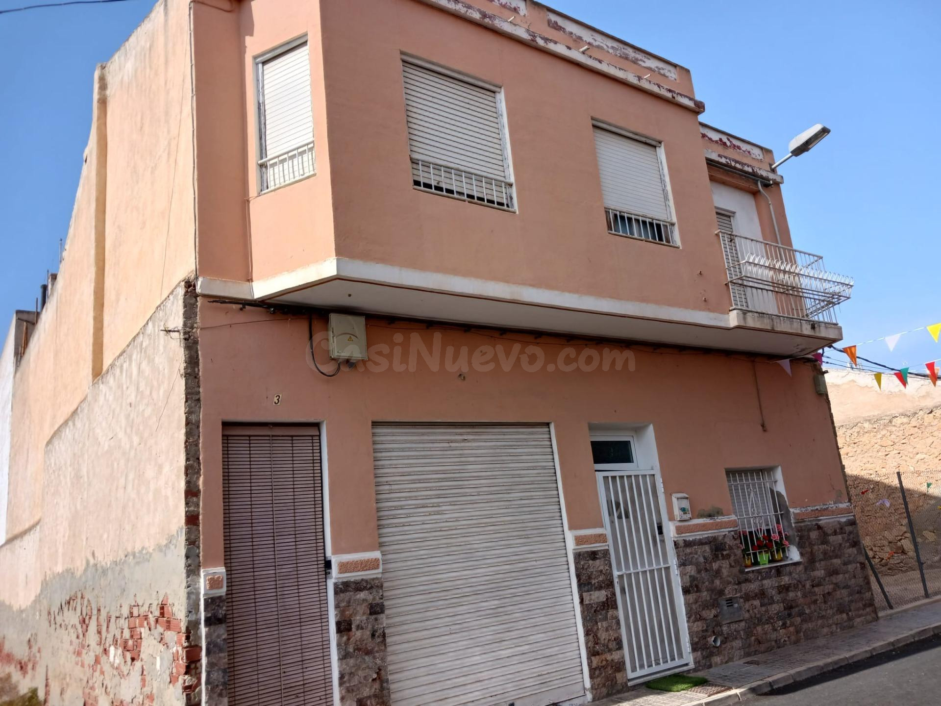 ¡GRAN CASA DE DOS PLANTAS CON 274 m2, PATIO Y TERRAZAS EN LA - foto 3