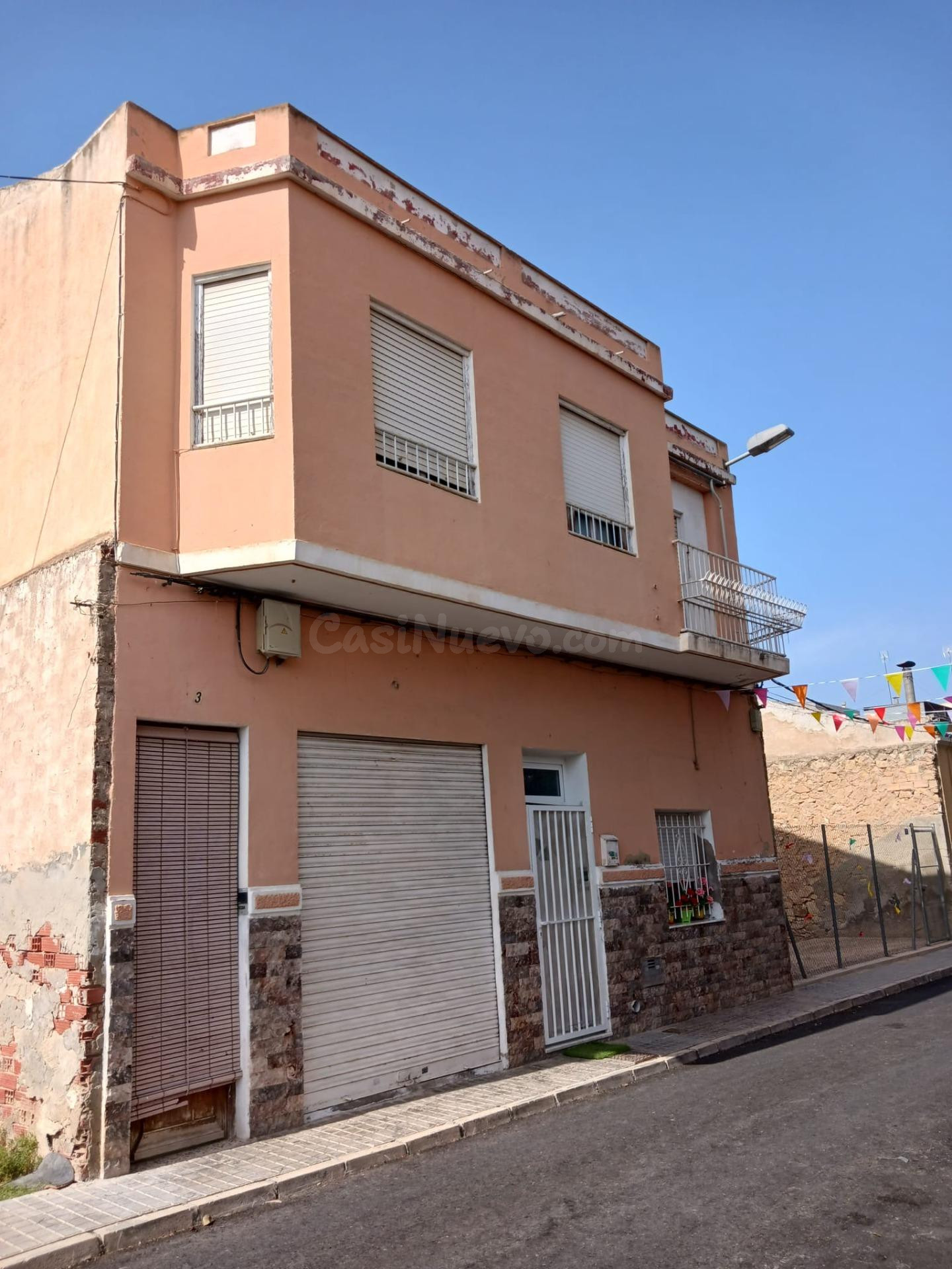 ¡GRAN CASA DE DOS PLANTAS CON 274 m2, PATIO Y TERRAZAS EN LA - foto 4