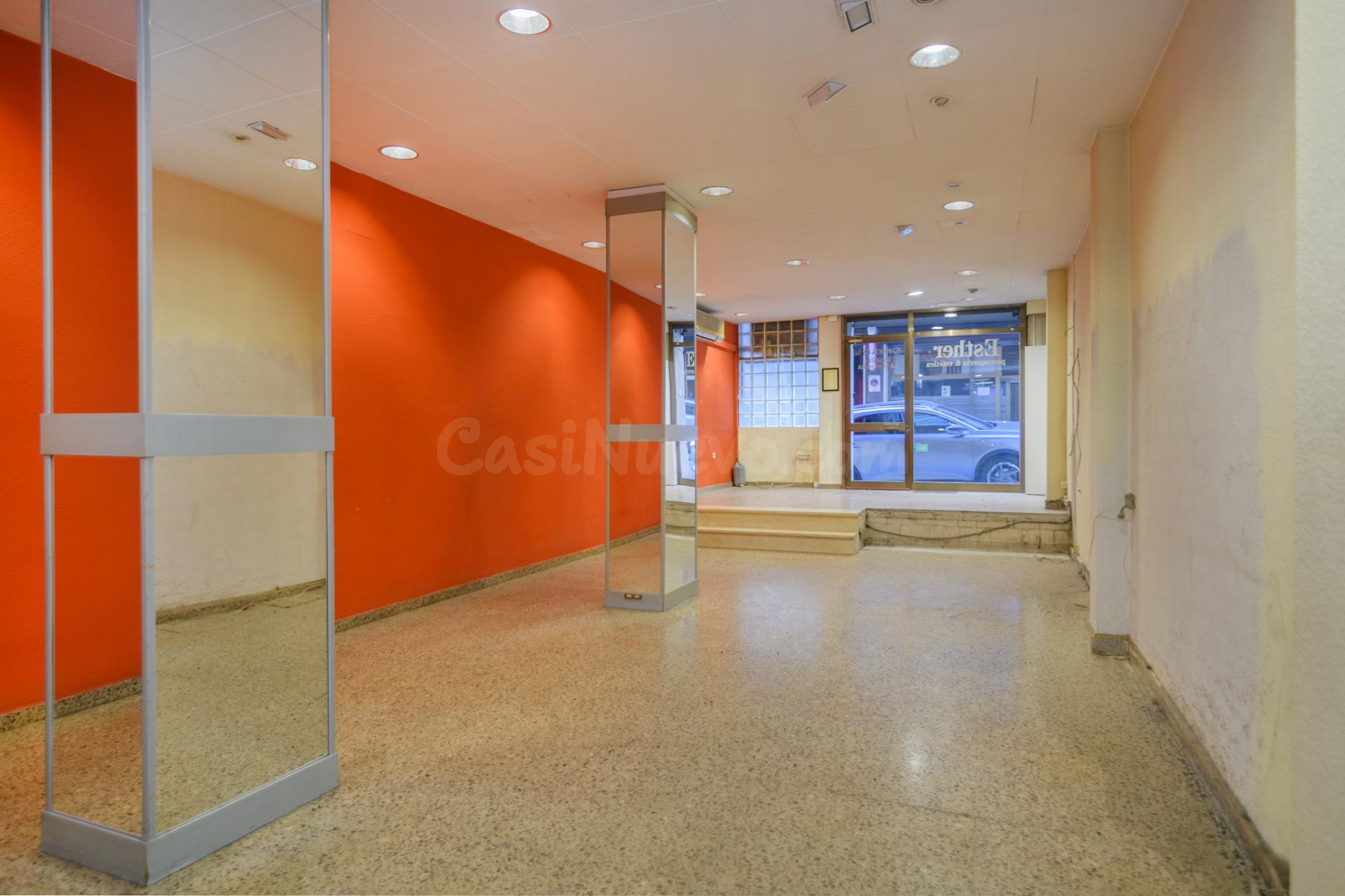 LOCAL COMERCIAL DE SEGONA MÀ EN BON ESTAT EN VENDA A MANRESA - foto 4