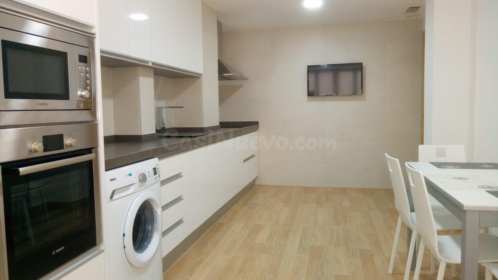 SUPER AMPLIA habitación CON SALÓN PRIVADO, EN EL CENTRO DE E