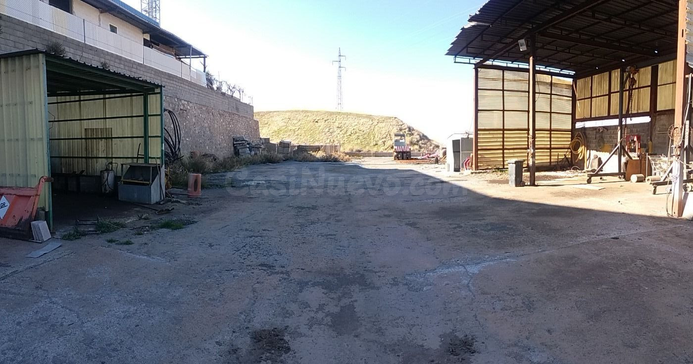 SOLAR INDUSTRIAL EN LAS CANTERAS, BARRIO DE MONACHIL - foto 2