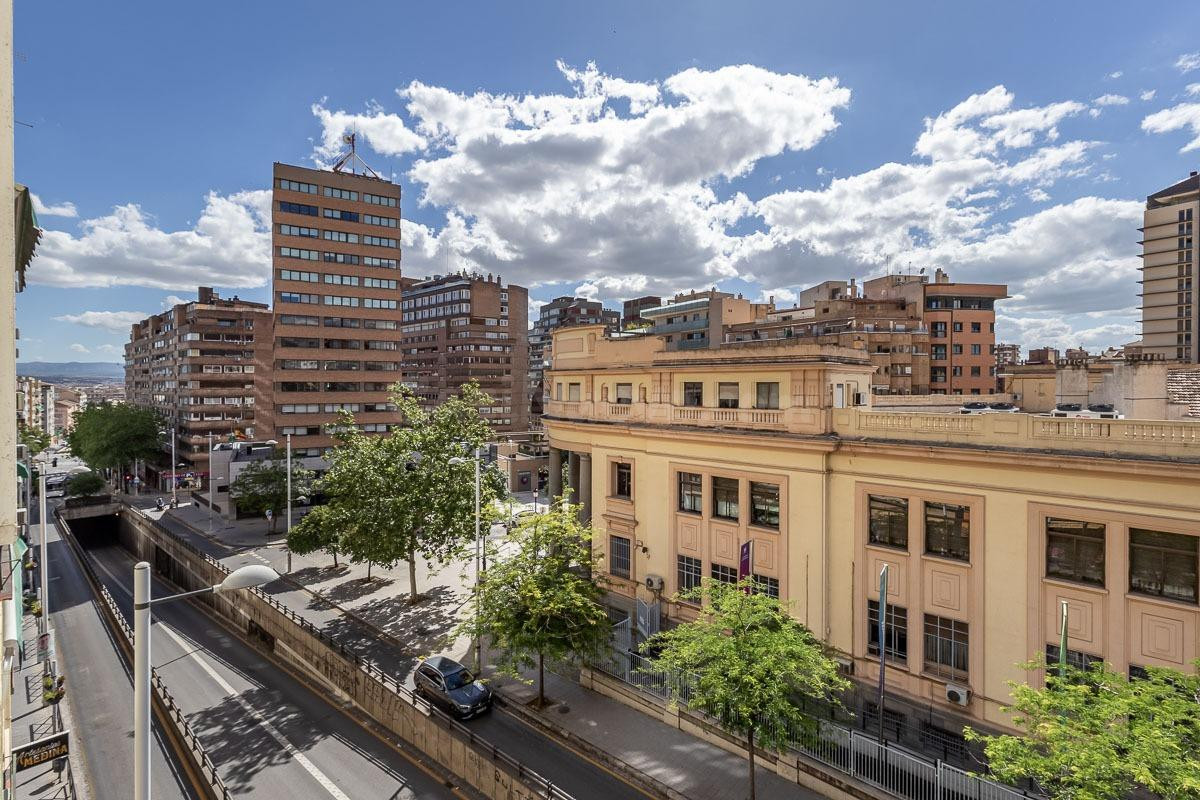 Piso señorial de 182 m2 en Avenida Madrid: amplitud, luz y p - foto 3