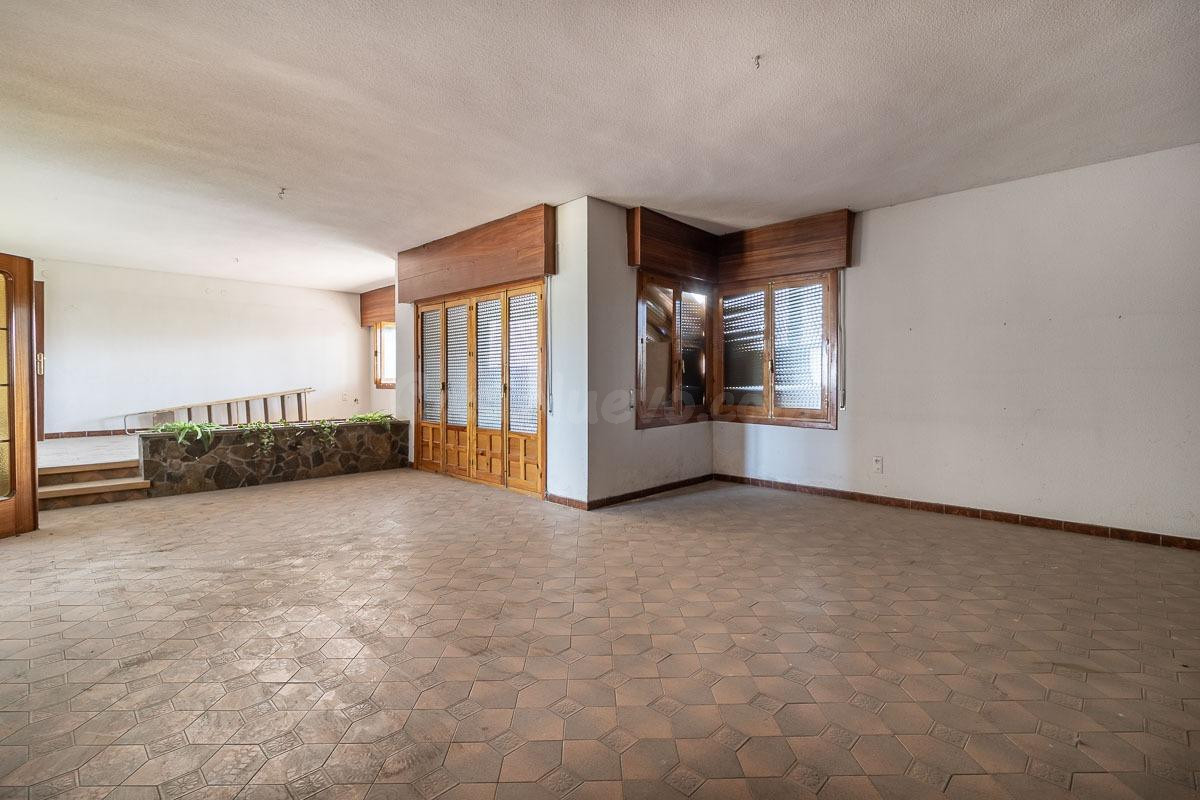 Casa con terreno y nave en Santa Fe - foto 4