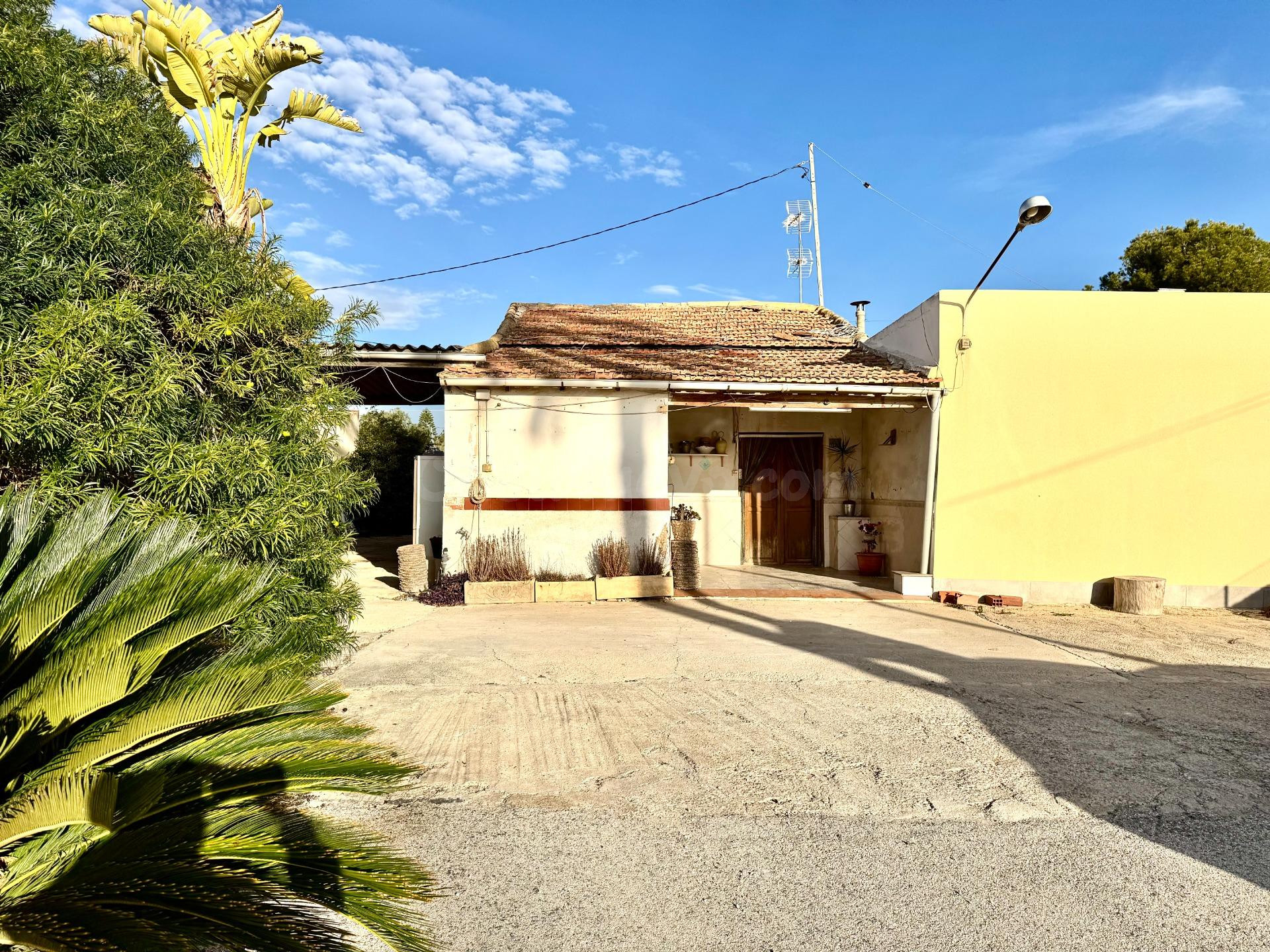 TERRENO DE 4500M2 CON DOS CASAS PARA REFORMAR CADA UNA CON S