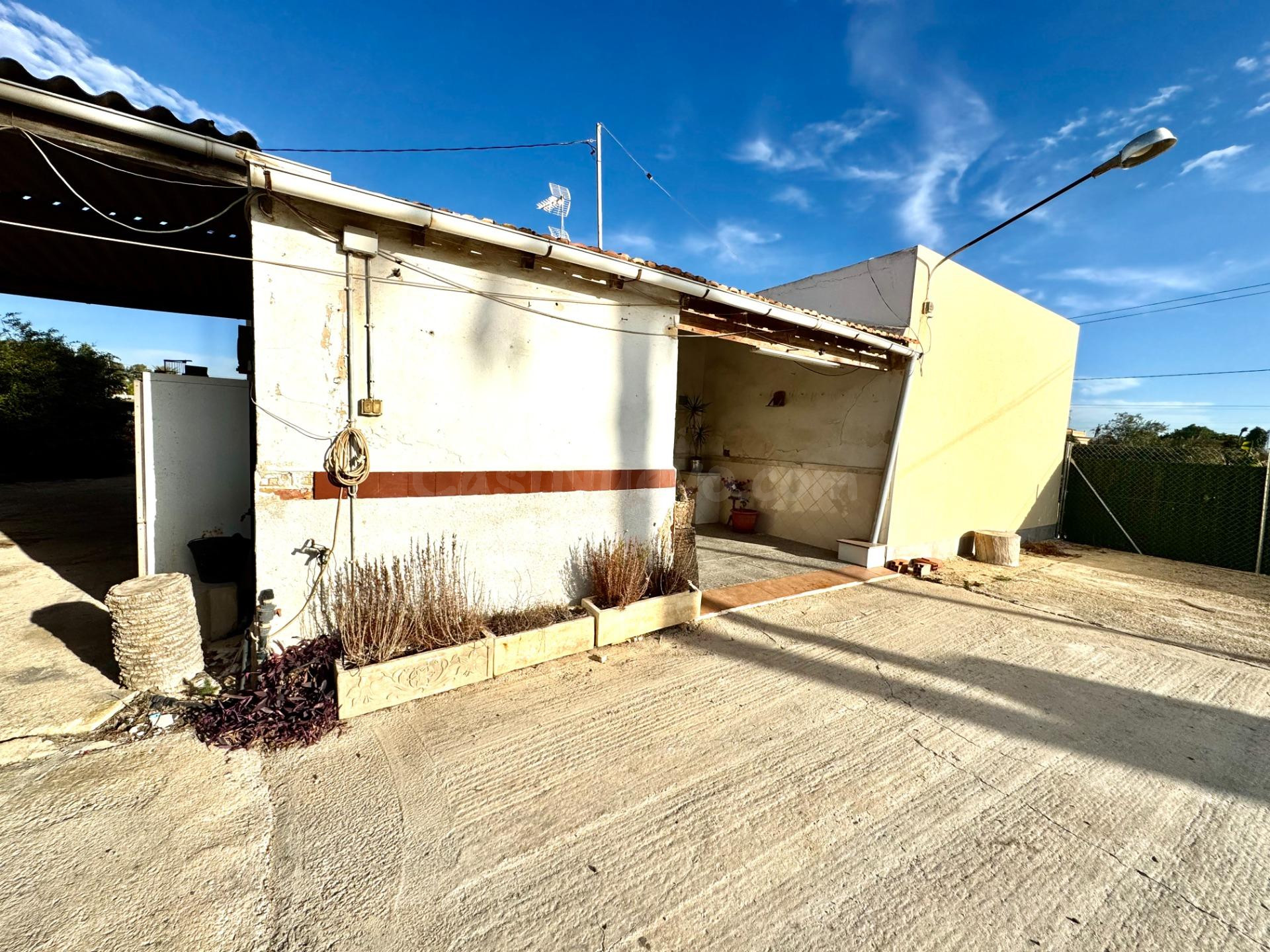 TERRENO DE 3600M2 CON CASA SEMIADOSADA A OTRA DE 154M2 CON A - foto 3
