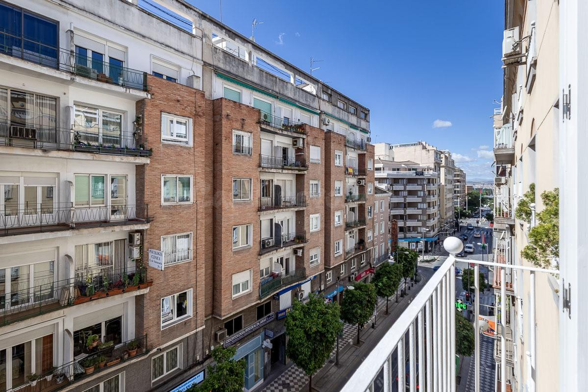 PISO COMPLETAMENTE REFORMADO EN CALLE RECOGIDAS
