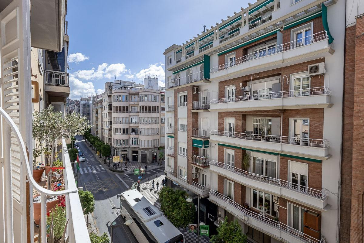 PISO COMPLETAMENTE REFORMADO EN CALLE RECOGIDAS - foto 4