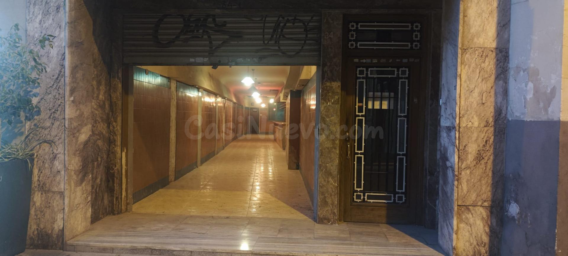 Gran local en calle peatonal amplio y con muchas posibilidad - foto 3