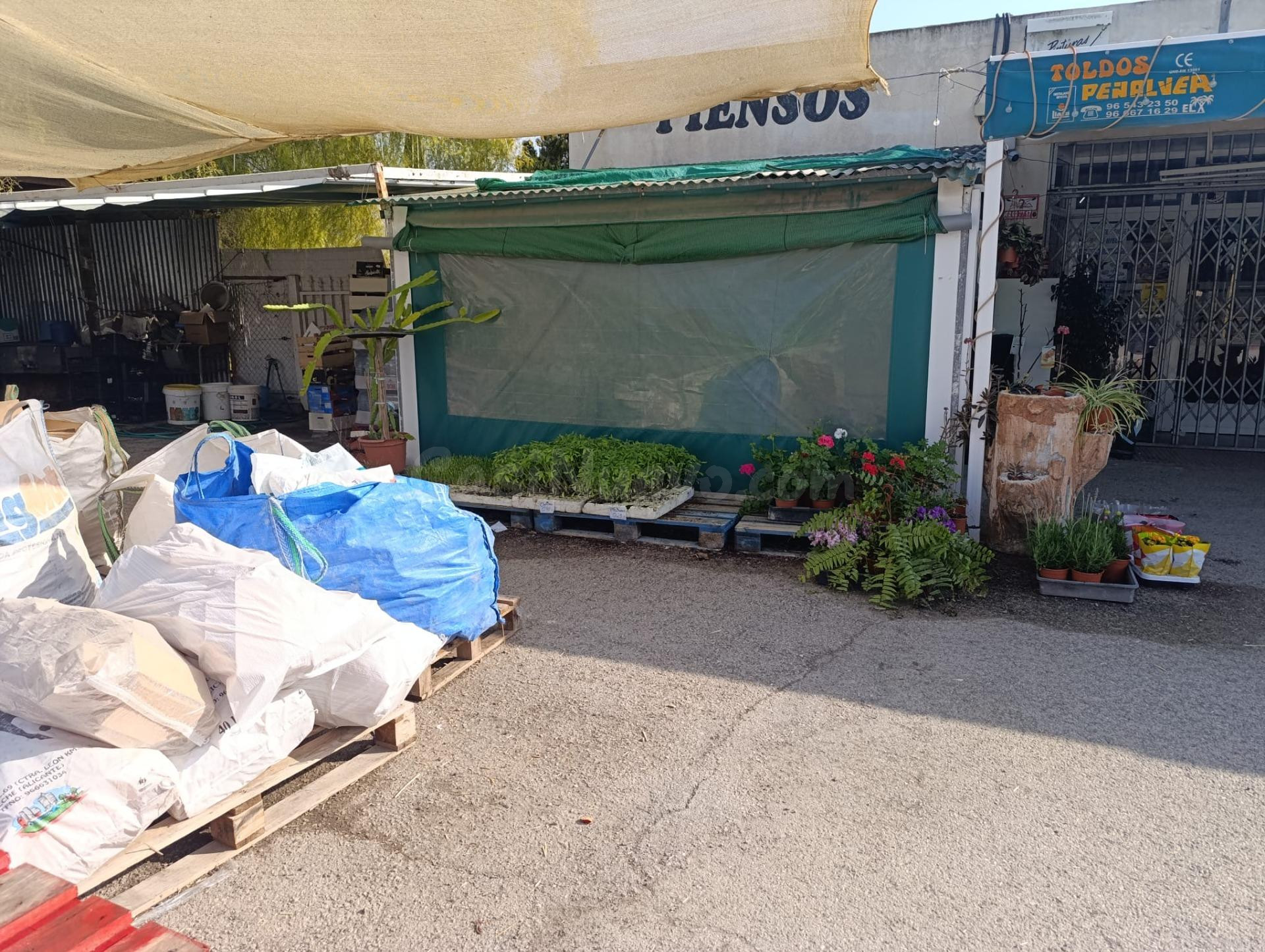 SE TRASPASA NEGOCIO EN PLENO FUNCIONAMIENTO CON MAS DE 20 AÑ - foto 2