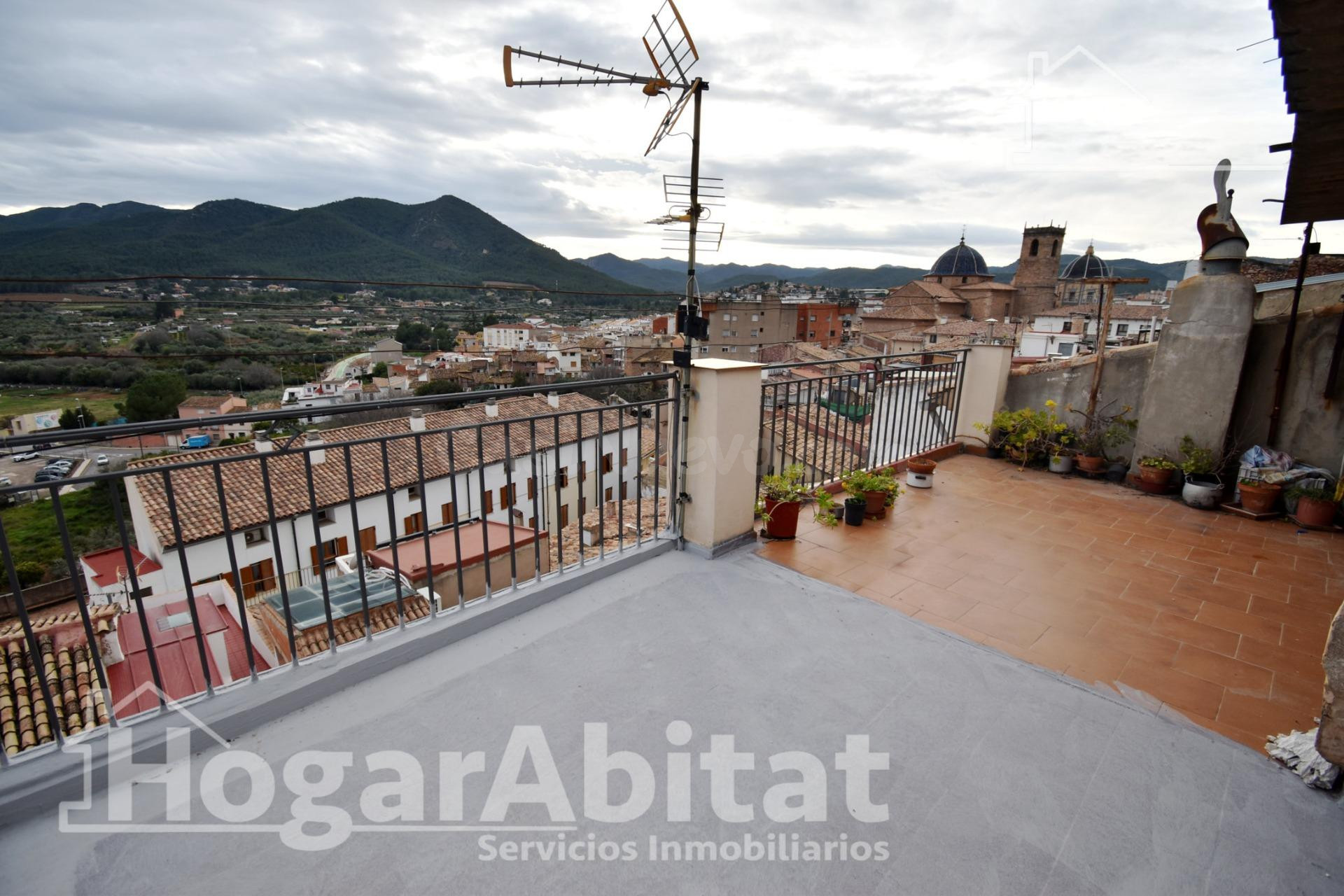 AMPLIA CASA CON TERRAZA Y BARBACOA CERCA DEL CENTRO - foto 3