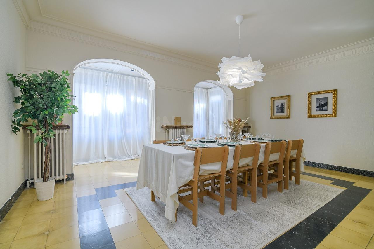 Gran pis de 207 m2 amb jardí privat al Carrer Navarra de Man