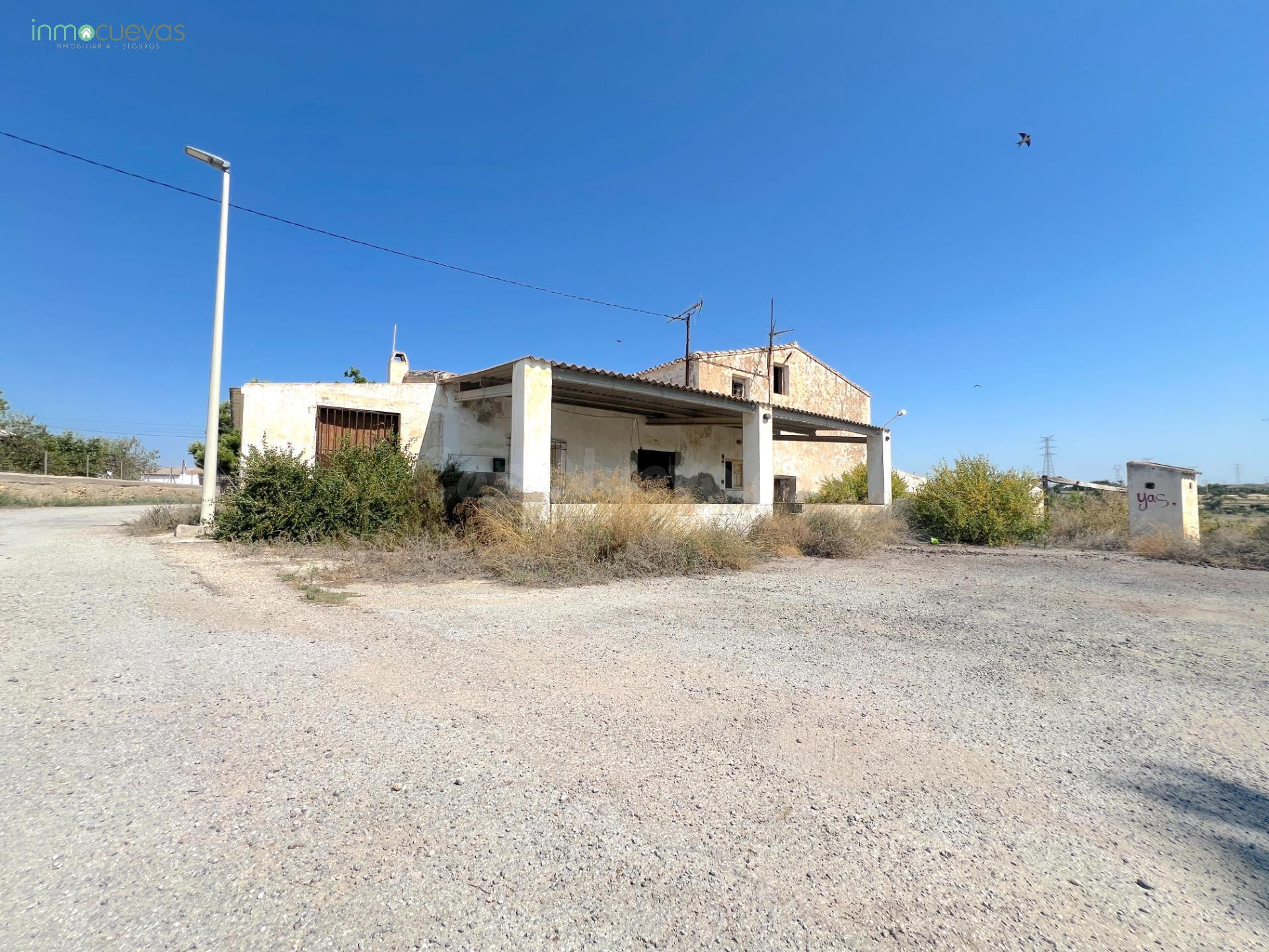 Casa con gran terreno en Burjulú: un proyecto lleno de posib