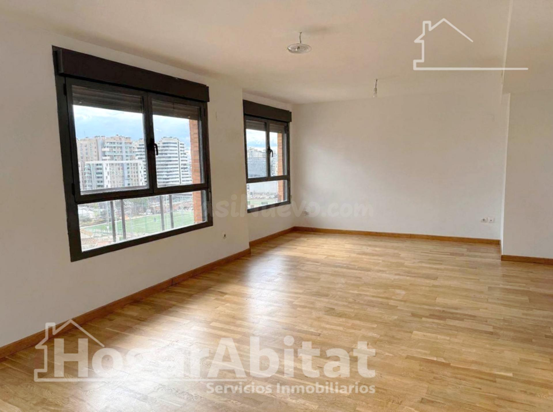 EN RESIDENCIA CON PISCINA Y GARAJE CERCA DE LA CIUDAD DE LAS - foto 4