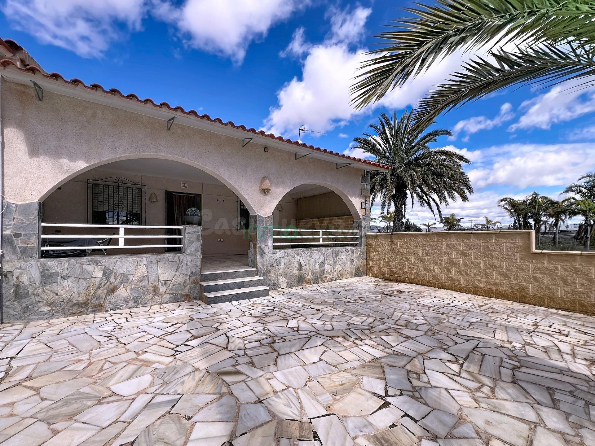 CASA EN VENTA EN SAN JUAN DE LOS TERREROS– TRANQUILIDAD Y CERCA DEL MAR