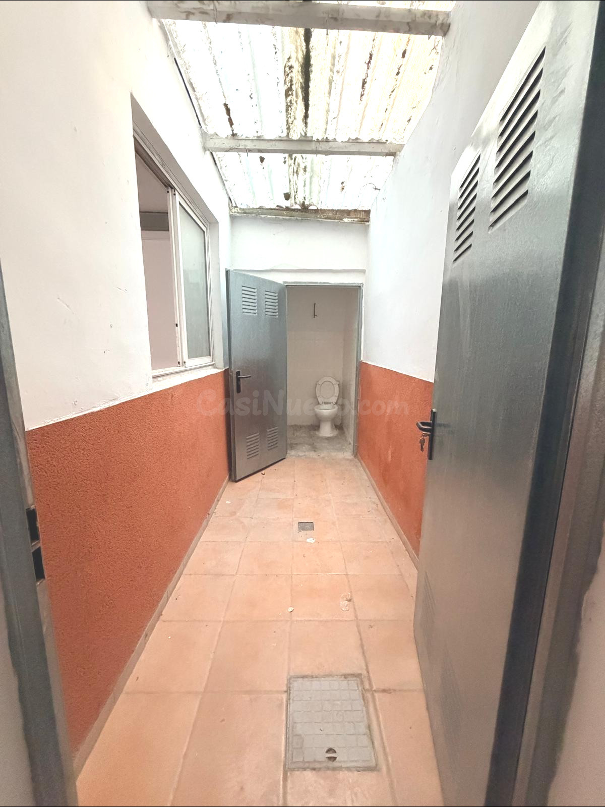 ¡Gran Oportunidad! Amplio Local de 120m2 aprox con Patio en  - foto 2