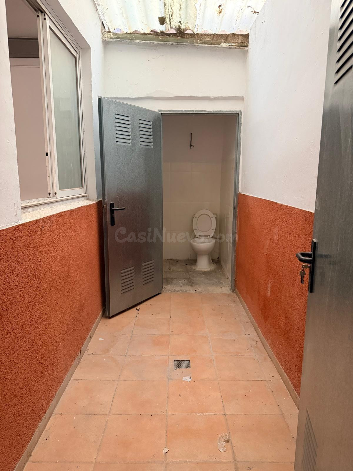 ¡Gran Oportunidad! Amplio Local de 120m2 aprox con Patio en  - foto 4