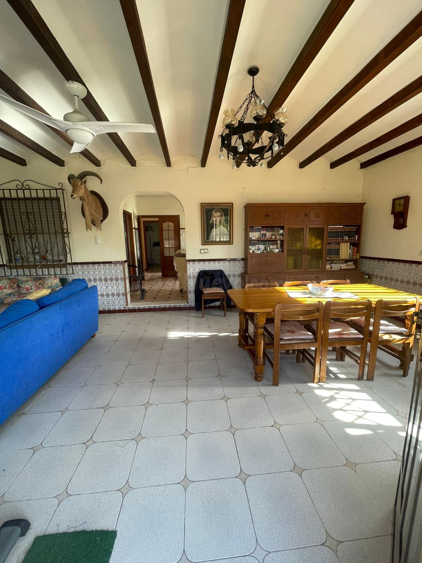 Chalet independiente con 7.000 m2 de parcela, piscina y 5 do