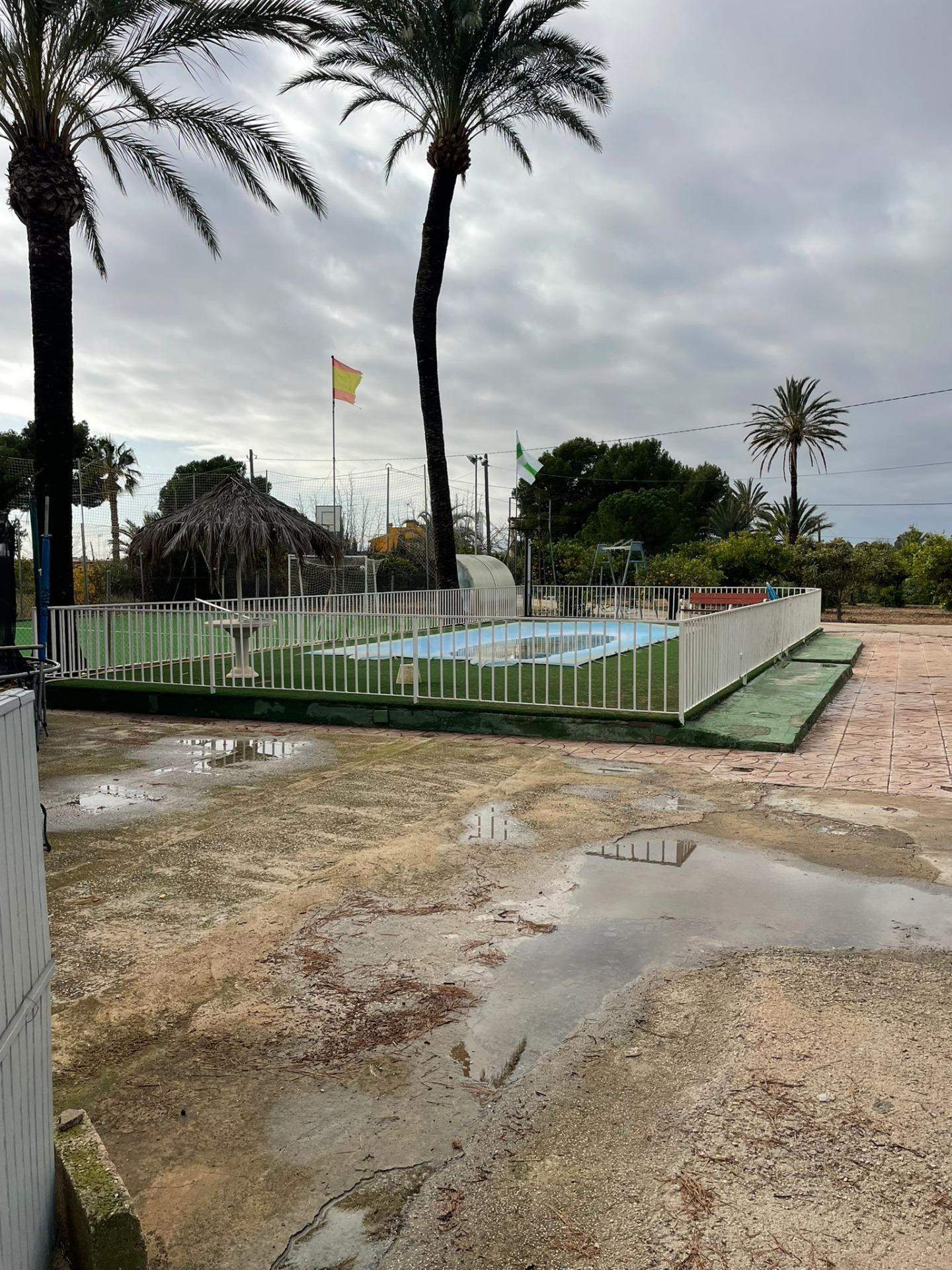 Chalet independiente con 7.000 m2 de parcela, piscina y 5 do - foto 2