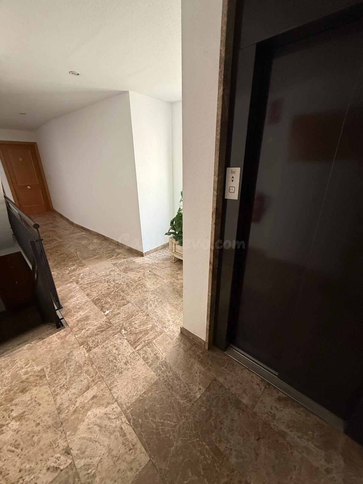 PISO SEMINUVO CON ASCENSOR EN ELCHE ZONA DE CARRUS DE 3 habi - foto 2