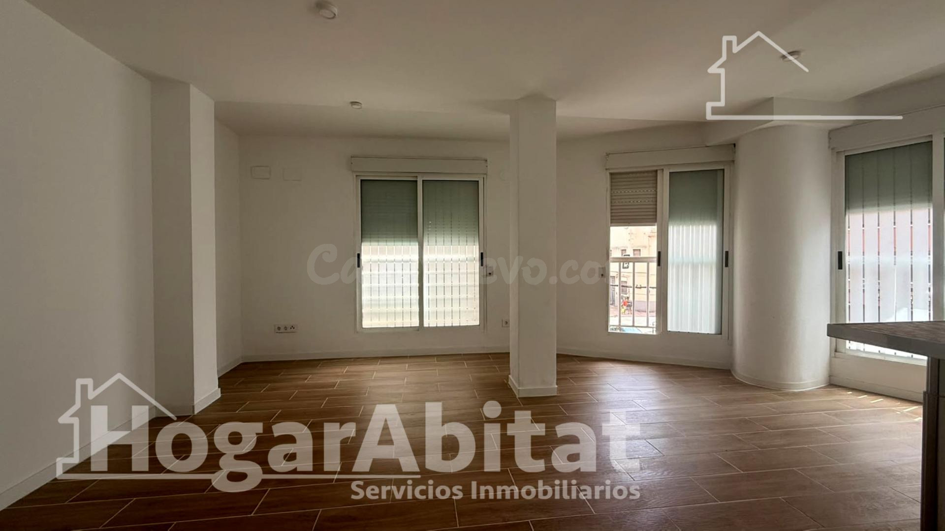¡OPORTUNIDAD! REFORMADO Y EXTERIOR CON ASCENSOR EN EL CENTRO - foto 3