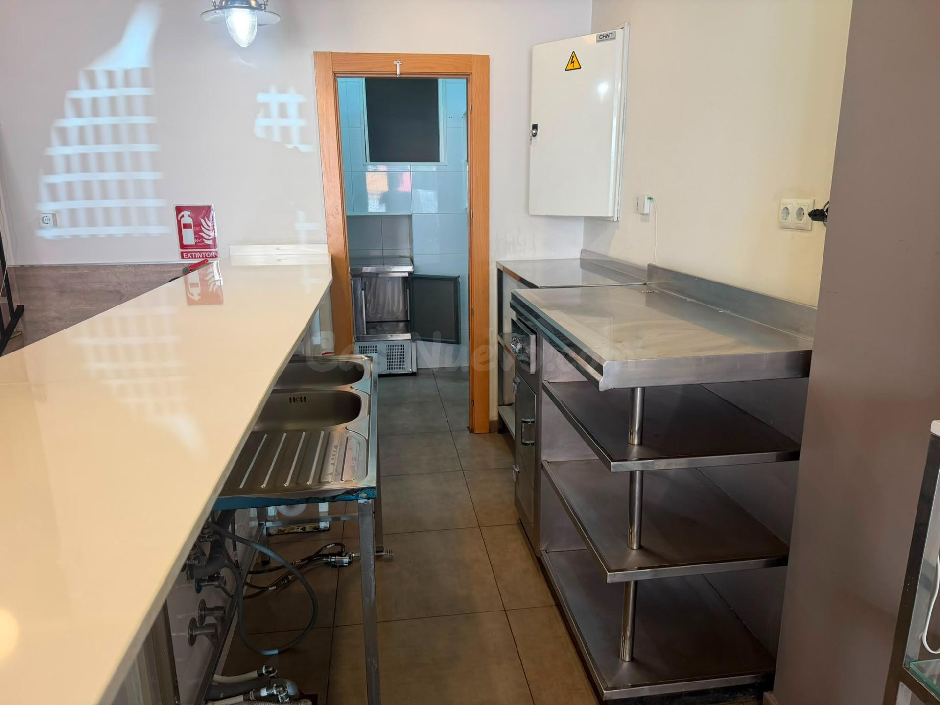Se alquila local comercial con licencia de bar-cafetería en  - foto 4