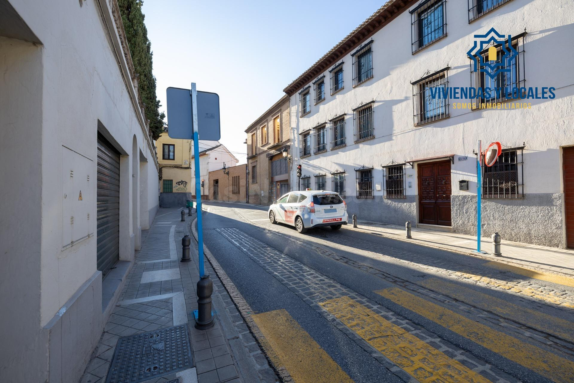 Barrio del Realejo. Sacamos a la venta dos plazas de garaje  - foto 2