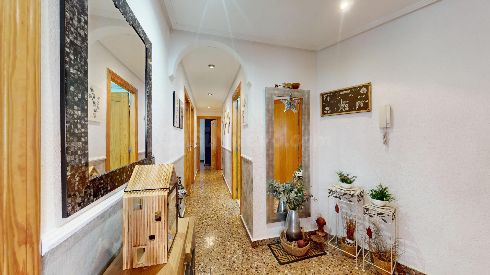 Amplia vivienda en Carolinas Bajas – Alicante - foto 2