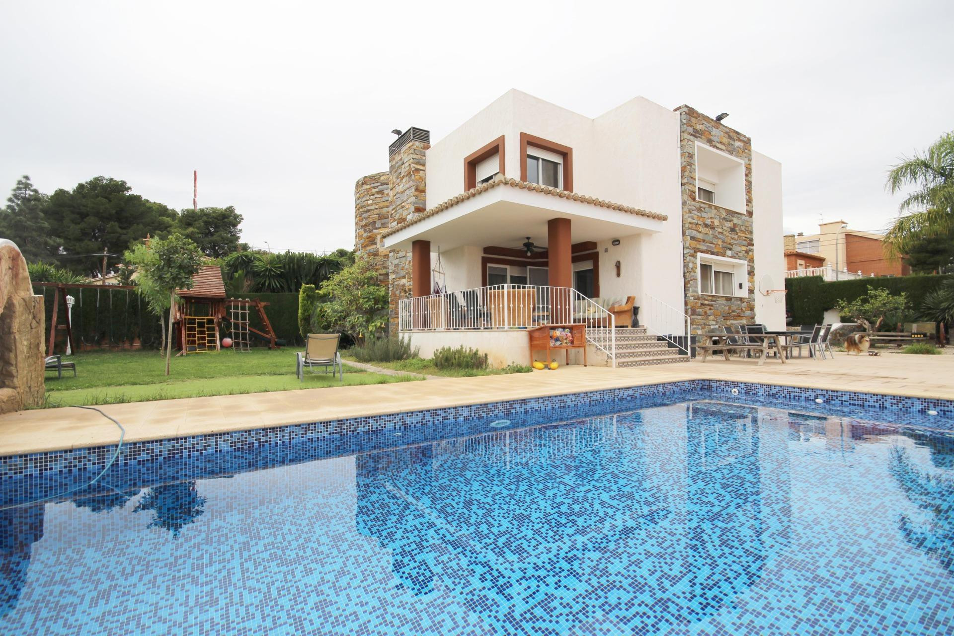 ESPECTACULAR CHALET EN VENTA ZONA LAS AMÉRICAS